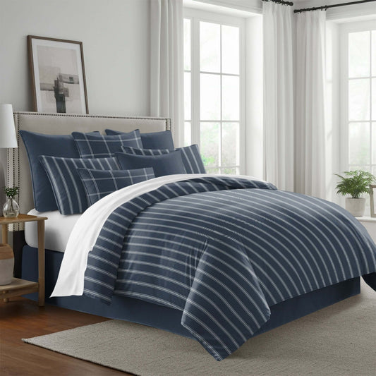 FAIT AU CANADA- Modèle  SHAY BROAD ( Rayé marine) - Par Colcha Linens Douillette, Couvre-lit, Housse de couette  ,disponible chez Literie-Déco et moi 