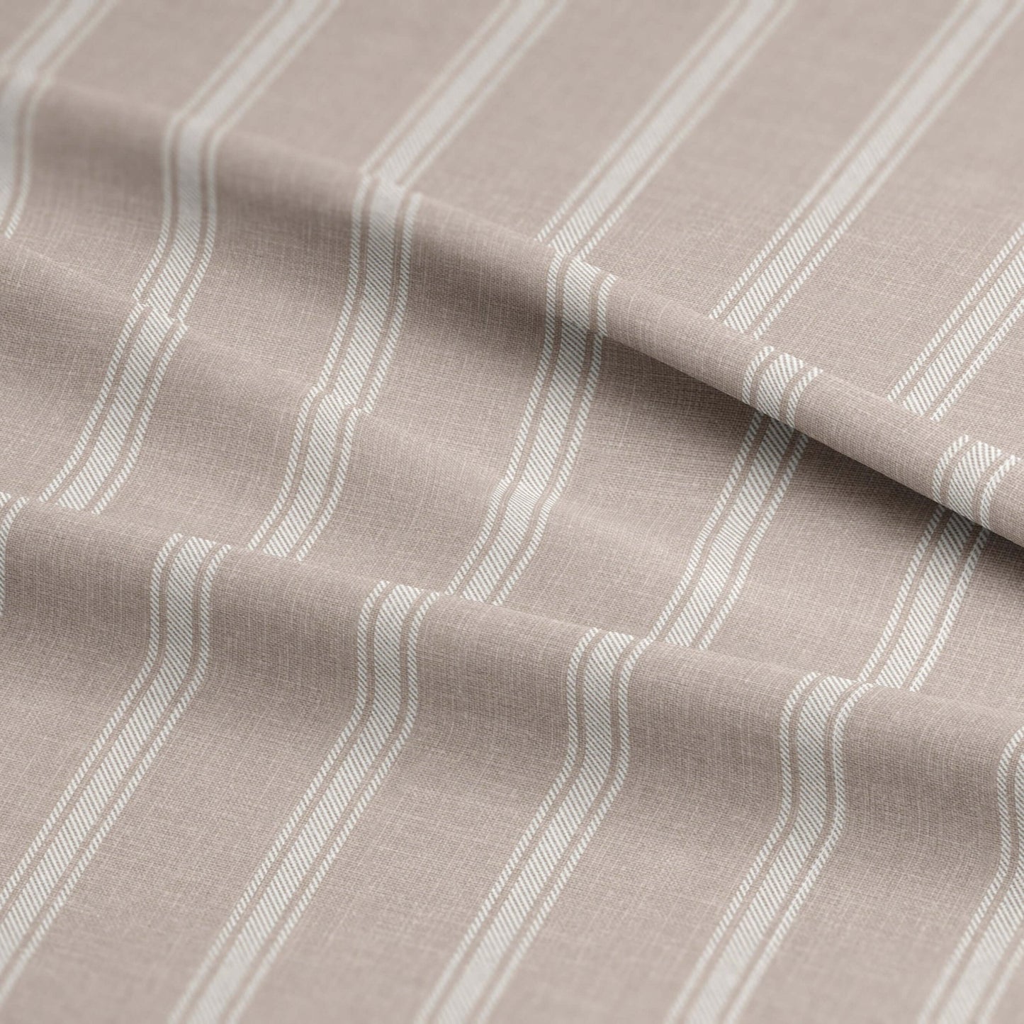 FAIT AU CANADA- Modèle  SHAY BROAD ( Rayé naturel ) - Par Colcha Linens Douillette, Couvre-lit, Housse de couette  ,disponible chez Literie-Déco et moi 