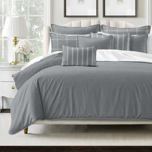 FAIT AU CANADA- Modèle SHAY GRIS UNI - Par Colcha Linens Douillette, Couvre-lit, Housse de couette  ,disponible chez Literie-Déco et moi 