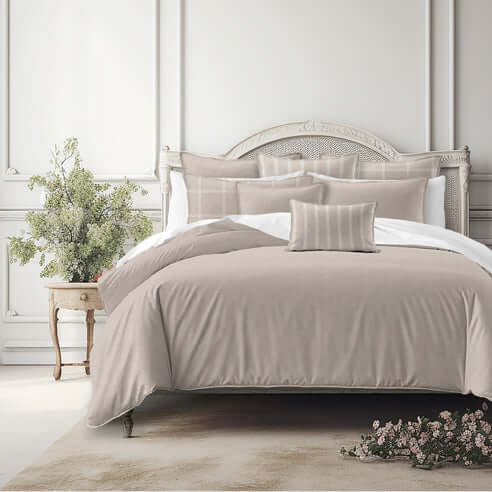 FAIT AU CANADA- Modèle SHAY NATUREL UNI - Par Colcha Linens Douillette, Couvre-lit, Housse de couette  ,disponible chez Literie-Déco et moi 