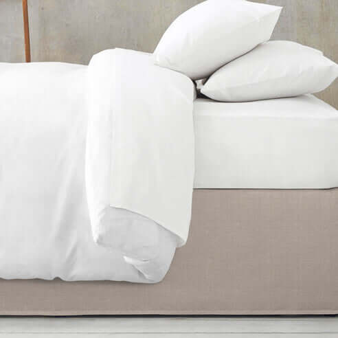 FAIT AU CANADA- Modèle SHAY NATUREL UNI - Par Colcha Linens Douillette, Couvre-lit, Housse de couette  ,disponible chez Literie-Déco et moi 