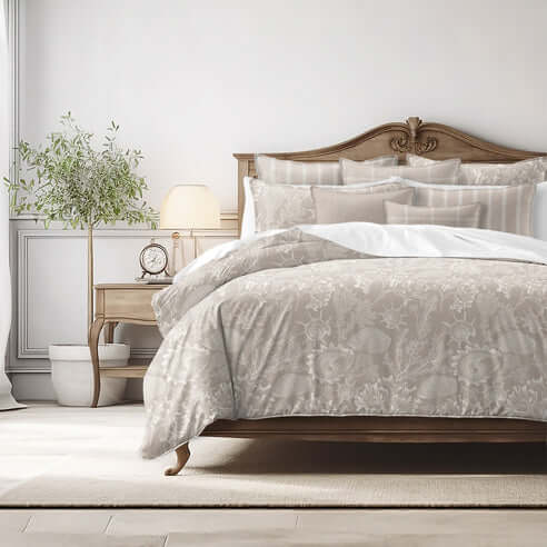 FAIT AU CANADA- Modèle SHELLABRATE ( Naturel ) - Par Colcha Linens Douillette, Couvre-lit, Housse de couette  ,disponible chez Literie-Déco et moi 