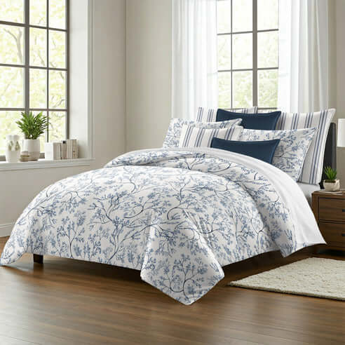FAIT AU CANADA- Modèle  TINSLEY ( Bleu )- Par Colcha Linens Douillette, Couvre-lit, Housse de couette  ,disponible chez Literie-Déco et moi 