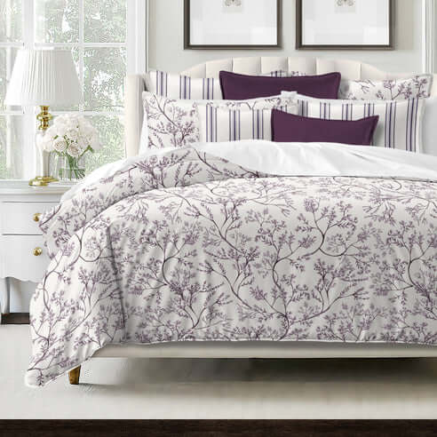 FAIT AU CANADA- Modèle  TINSLEY ( Prune ) - Par Colcha Linens Douillette, Couvre-lit, Housse de couette  ,disponible chez Literie-Déco et moi 