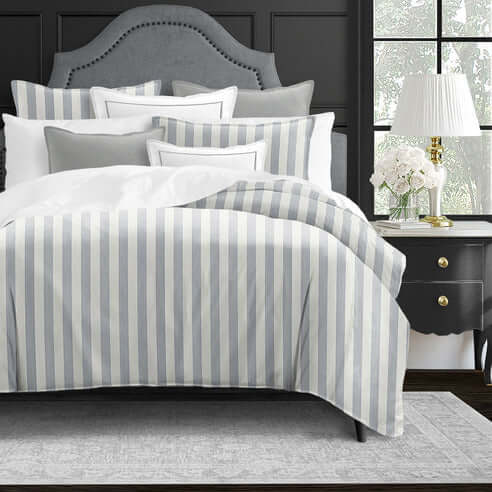 FAIT AU CANADA- Modèle WAVE RUNNER ( Gris ) - 5 PIECES-  Par Colcha Linens Douillette, Couvre-lit, Housse de couette  ,disponible chez Literie-Déco et moi 