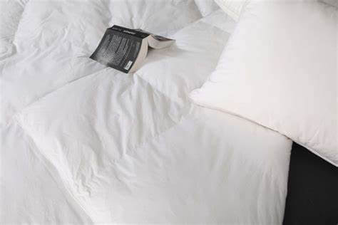 (FAIT AU QUÉBEC) Couette LA DUVET ( Canard Canadien ) Couettes  ,disponible chez Literie-Déco et moi 