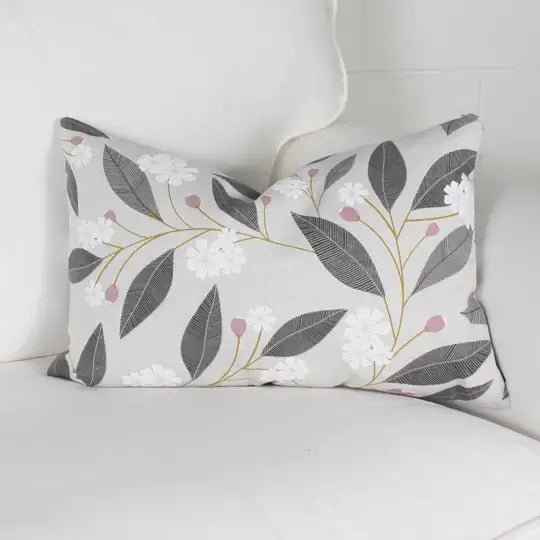 ( Fait au Québec ) - Coussin ABELIA Coussins  ,disponible chez Literie-Déco et moi 