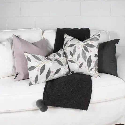 ( Fait au Québec ) - Coussin ABELIA Coussins  ,disponible chez Literie-Déco et moi 