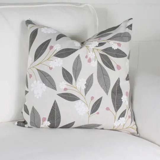 ( Fait au Québec ) - Coussin ABELIA Coussins  ,disponible chez Literie-Déco et moi 