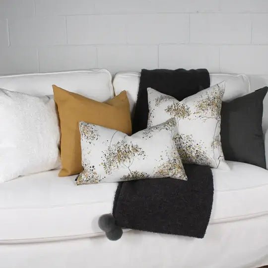 ( Fait au Québec ) - Coussin ARBOLES Coussins  ,disponible chez Literie-Déco et moi 