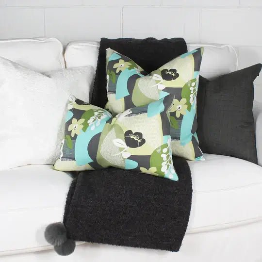 ( Fait au Québec ) - Coussin CÉLIA Coussins  ,disponible chez Literie-Déco et moi 