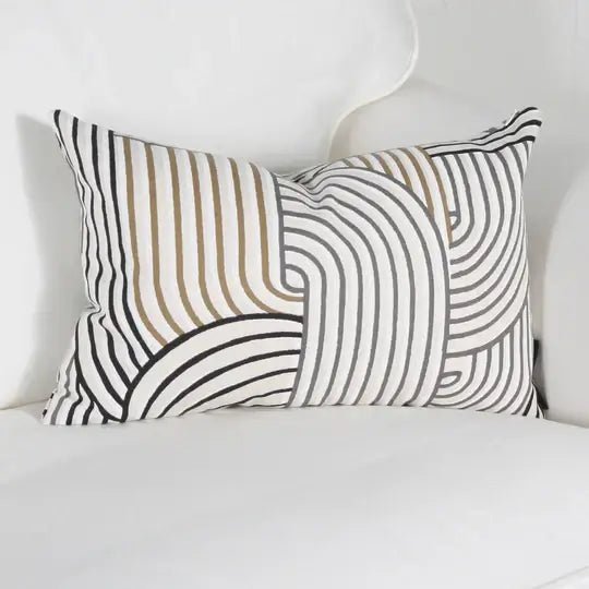 ( Fait au Québec ) - Coussin COURBES   ( 2 formats disponibles) Coussins  ,disponible chez Literie-Déco et moi 
