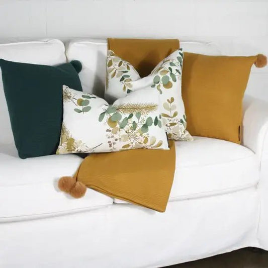 ( Fait au Québec ) - Coussin EUCALYPTUS ( Jaune ) Coussins  ,disponible chez Literie-Déco et moi 