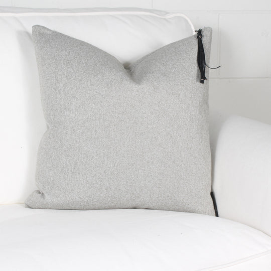 ( Fait au Québec ) - Coussin Heidi  ( 11 teintes disponibles ) - Coussins Accent mode - $44.99! Literie-Déco et moi 