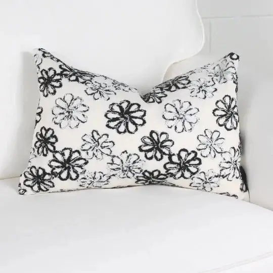 ( Fait au Québec ) - Coussin LETTONIE BLANC -( 2 formats disponibles) - Coussins Accent mode - $54.99! Literie-Déco et moi 