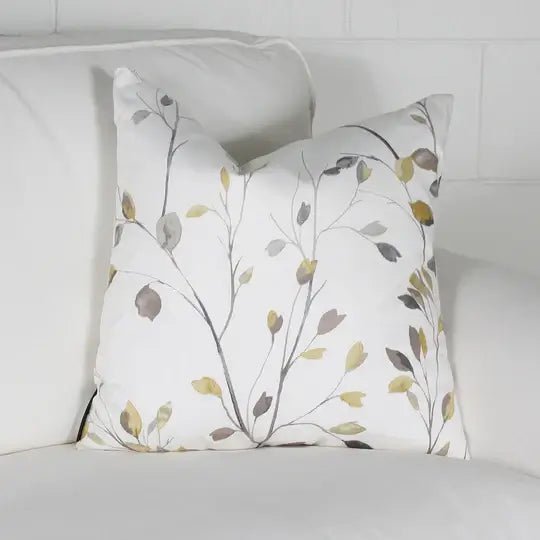 ( Fait au Québec ) - Coussin LISA Coussins  ,disponible chez Literie-Déco et moi 