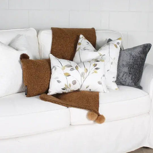 ( Fait au Québec ) - Coussin LISA Coussins  ,disponible chez Literie-Déco et moi 