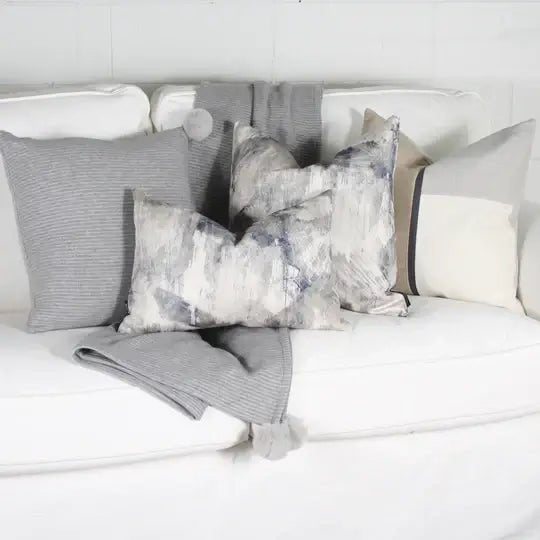 ( Fait au Québec ) - Coussin MICHIGAN Coussins  ,disponible chez Literie-Déco et moi 