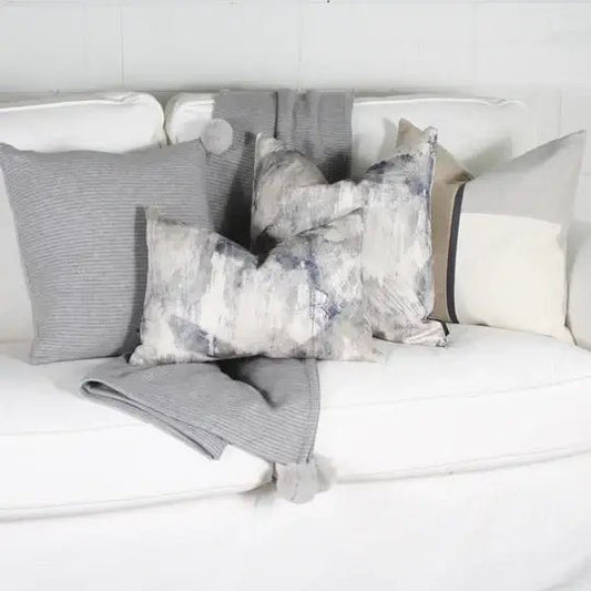 ( Fait au Québec ) - Coussin MICHIGAN Coussins  ,disponible chez Literie-Déco et moi 