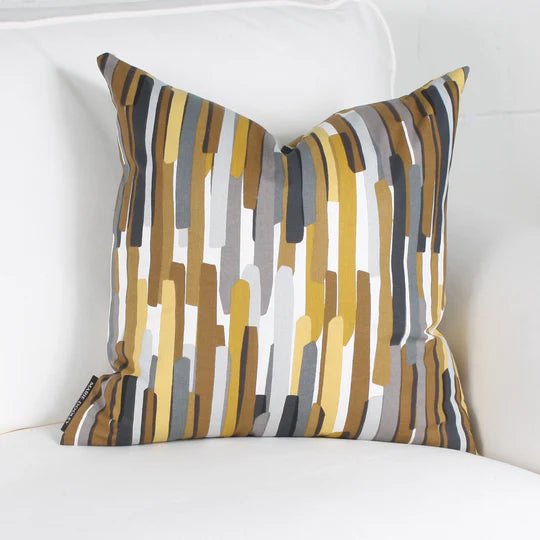( Fait au Québec ) - Coussin PATAGONIE Coussins  ,disponible chez Literie-Déco et moi 