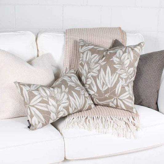 ( Fait au Québec ) - Coussin PHILBOIS ( Beige ) Coussins  ,disponible chez Literie-Déco et moi 