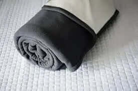 ( FAIT AU QUÉBEC) Couverture en Molleton ( 6 teintes disponibles ) - Couvertures Zénima - $49.99! Literie-Déco et moi 