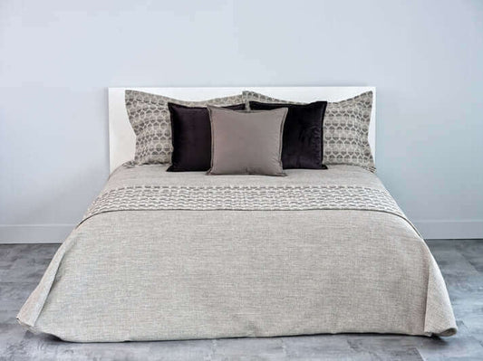 FAIT AU QUÉBEC - Couvre-lit MAXIMA réversible ( Gris ) - Couvre-lit CHÉNÉ - $399.99! Literie-Déco et moi