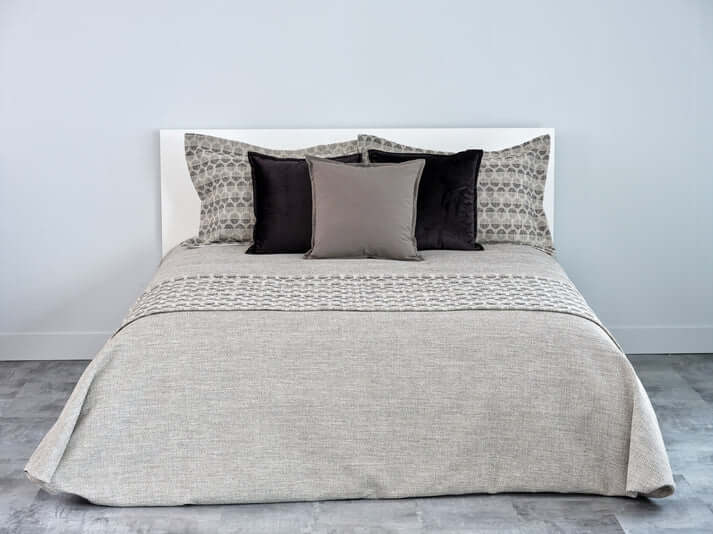 FAIT AU QUÉBEC - Couvre - lit MAXIMA réversible ( Gris ) - Literie - Déco et moi