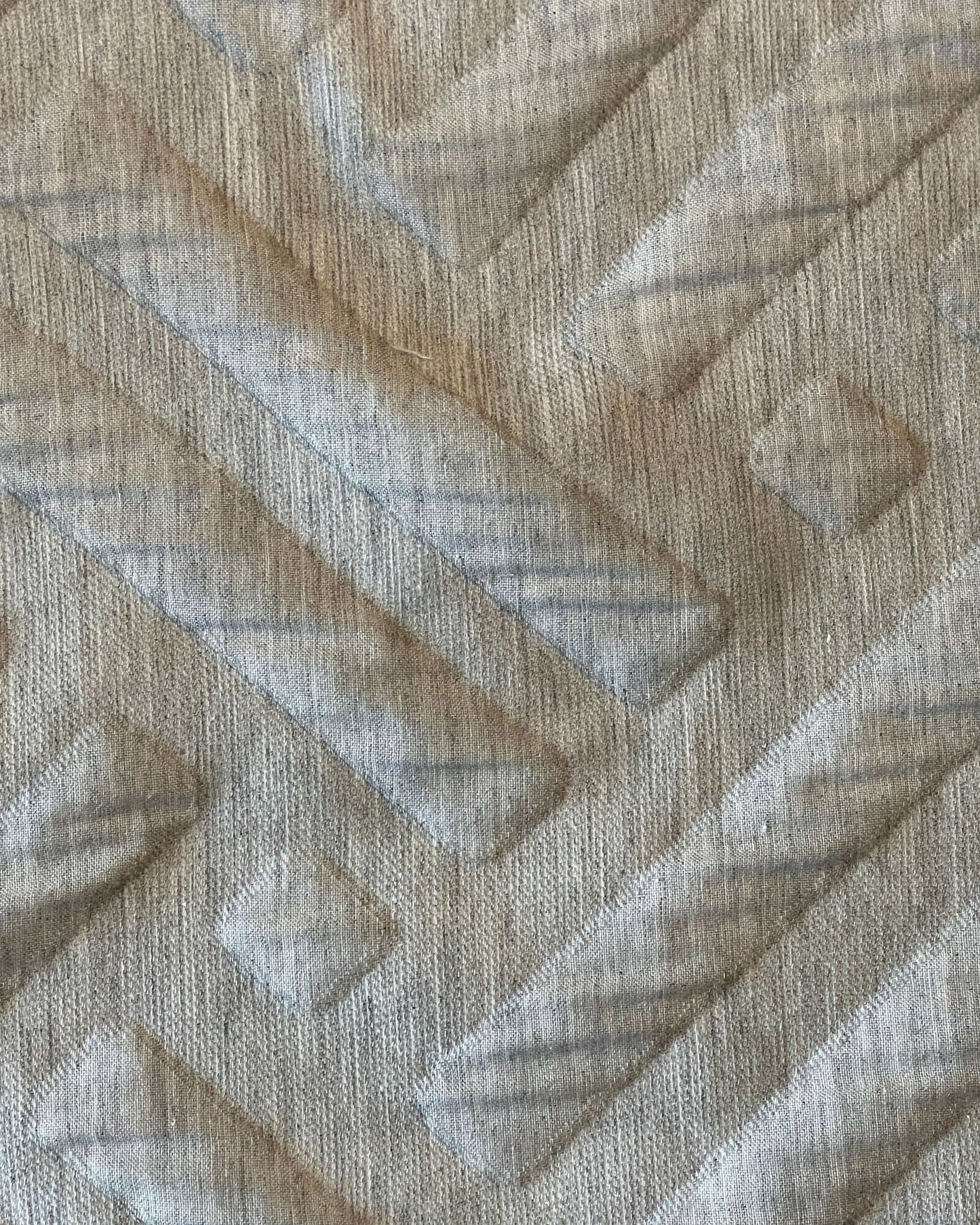 ( Fait au Québec ) - Couvre-lit réversible LIVO ( Crème, et le réversible est gris chiné ) - couvre-lits CHÉNÉ - Literie-Déco et moi 