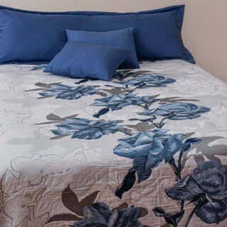 FAIT AU QUÉBEC - Couvre-lit ROSES BLEUES couvre-lits  ,disponible chez Literie-Déco et moi 