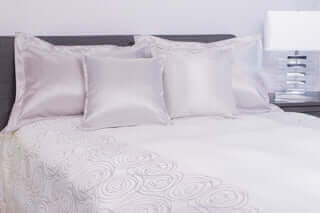 ( Fait au Québec ) Ensemble couvre-lit SOFY - Housse de couette CHÉNÉ - $399.95! Literie-Déco et moi 