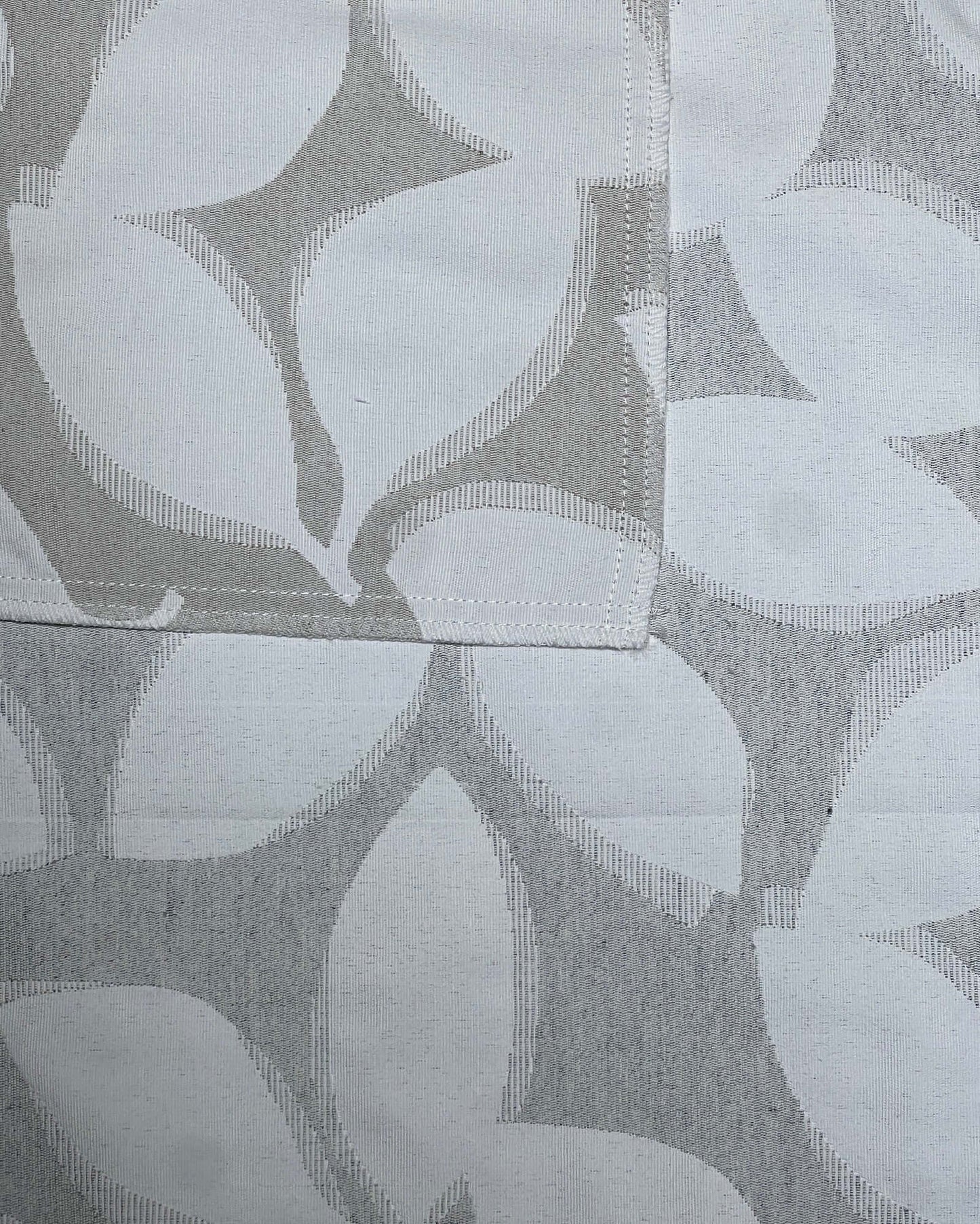 FAIT AU QUÉBEC- Housse de couette LYSA ( Beige ou Gris ) Housse de couette  ,disponible chez Literie-Déco et moi 