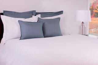 FAIT AU QUÉBEC - Ensemble de douillette MAXENCE ( gris pâle ) - Literie - Déco et moi