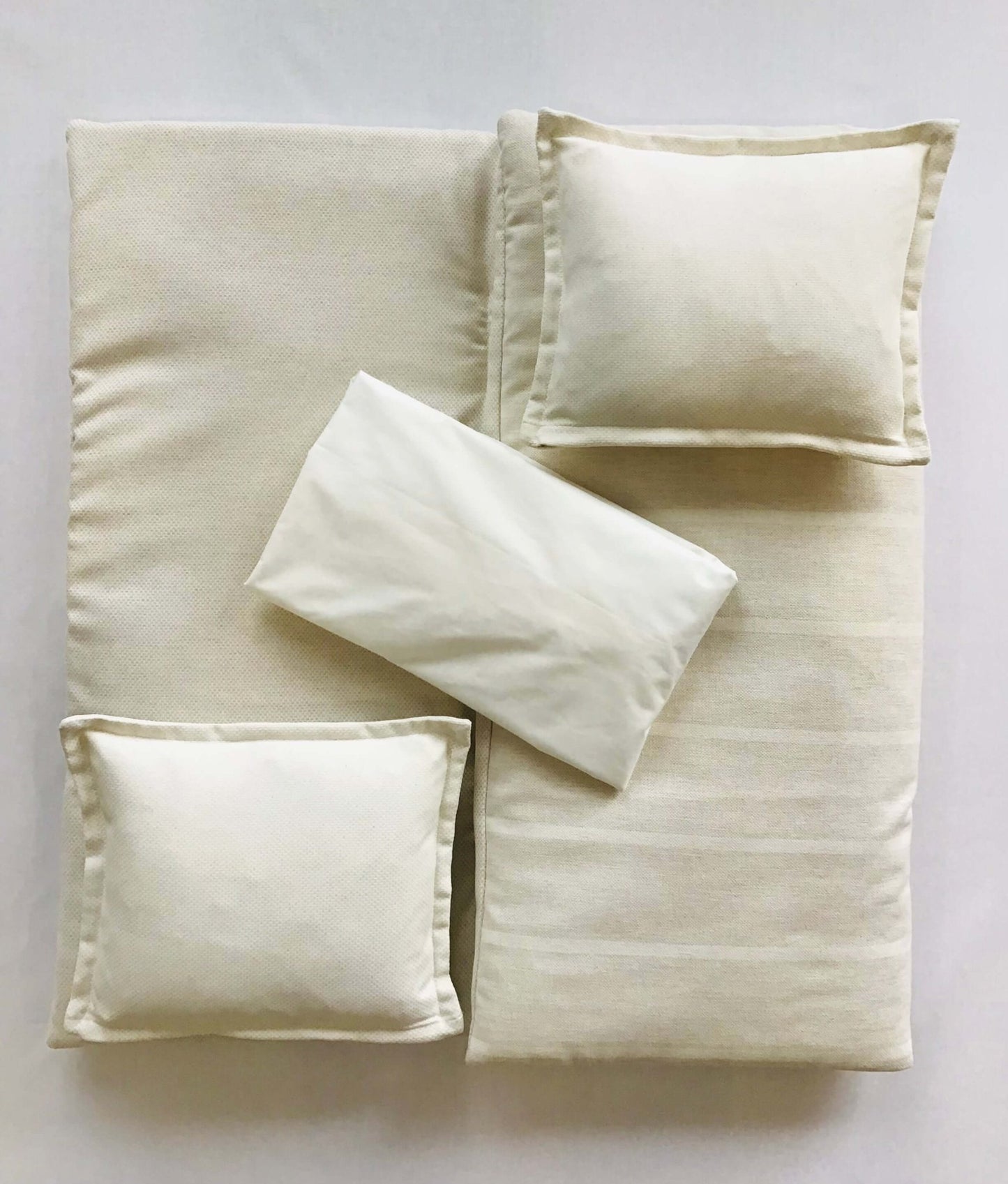 ( Fait au Québec) Ensemble de literie pour bébé EMMA ( Réversible ) Douillette bébé  ,disponible chez Literie-Déco et moi 