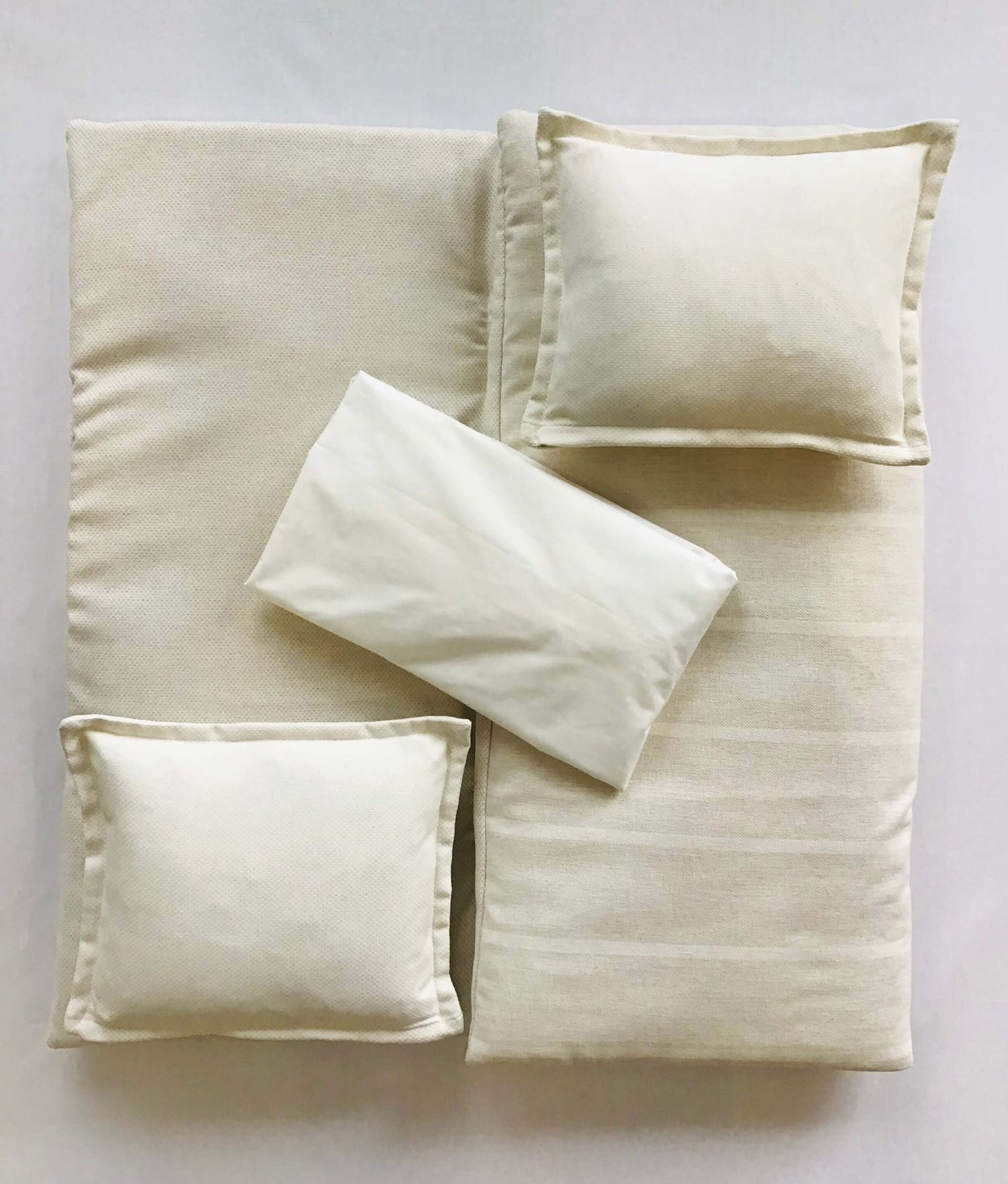 ( Fait au Québec) Ensemble de literie pour bébé EMMA ( Réversible ) Douillette bébé  ,disponible chez Literie-Déco et moi 