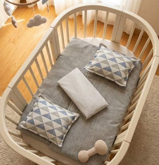 Fait au Québec Ensemble de literie pour bébé JULES (Réversible) - Douillette bébé Chéné-Sasseville - $239.99! Literie-Déco et moi 