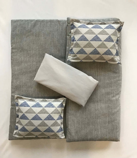 ( Fait au Québec) Ensemble de literie pour bébé JULES ( Réversible ) Douillette bébé  ,disponible chez Literie-Déco et moi 