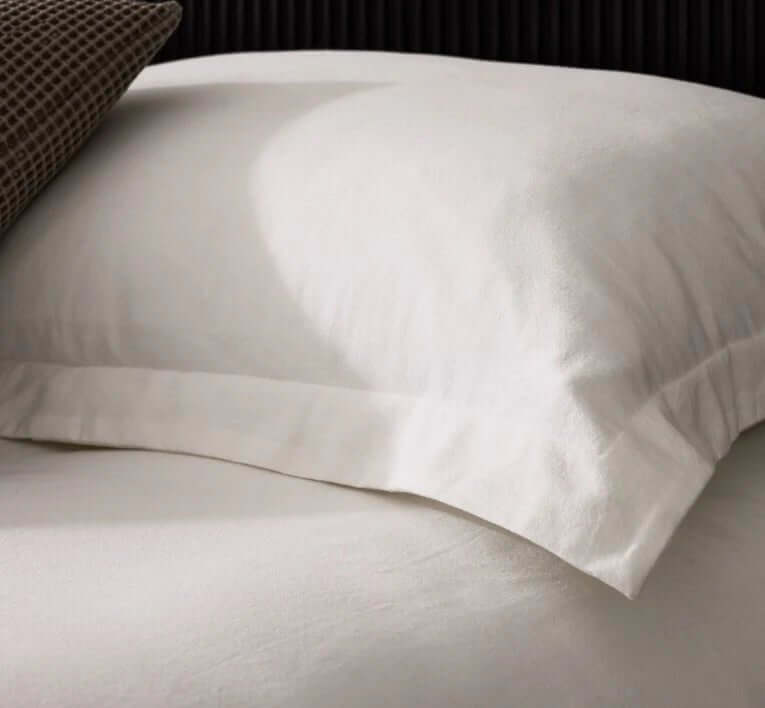 (FAIT AU QUÉBEC) -Ensemble douillette BLANCO - Douillette Chéné-Sasseville - $499.99! Literie-Déco et moi 