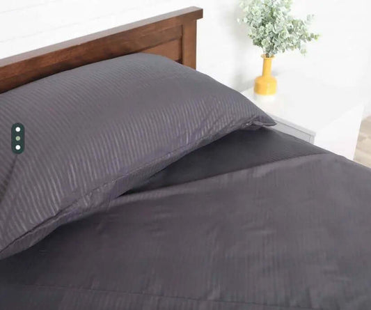 ( Fait au Québec ) Ensemble draps en microfibre embossée Draps  ,disponible chez Literie-Déco et moi 