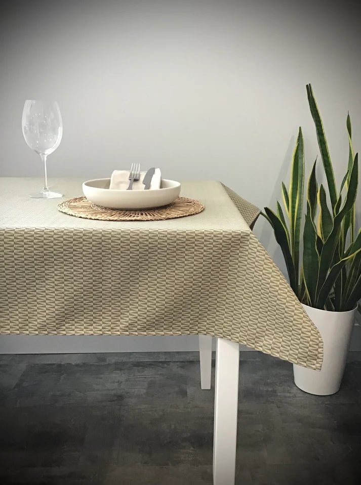 ( Fait au Québec) Nappe Catelle ( Vert Olive ) - NAPPES Literie & Déco et moi - $8.95! Literie-Déco et moi 