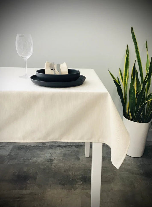 ( Fait au Québec) Nappe Hora - NAPPES Literie & Déco et moi - $8.95! Literie-Déco et moi 