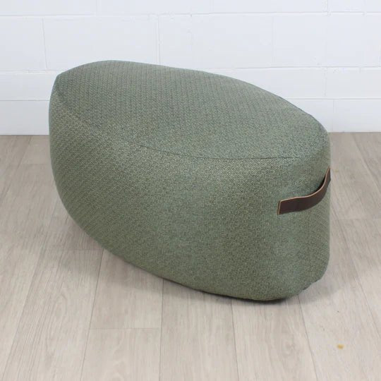 FAIT AU QUÉBEC- Pouf ovale NORDIC ( 7 teintes disponibles ) coussins  ,disponible chez Literie-Déco et moi 