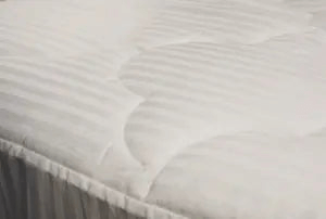 ( Fait au Québec)  Protège-matelas matelassé DELUXE  ( avec élastique tout autour) protège-matelas  ,disponible chez Literie-Déco et moi 