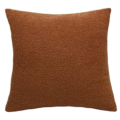 Coussin FLUFFY  ( tan )  ( 20''x 20'') coussins  ,disponible chez Literie-Déco et moi 