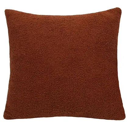 Coussin FLUFFY  ( rouille )  ( 20''x 20'') coussins  ,disponible chez Literie-Déco et moi 