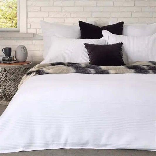 Housse de couette en coton piqué blanc SUITE- Par Brunelli Housse de couette  ,disponible chez Literie-Déco et moi 