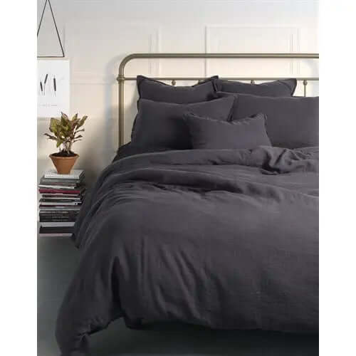 Housse de couette en lin noir LINEN- Par Brunelli Housse de couette  ,disponible chez Literie-Déco et moi 