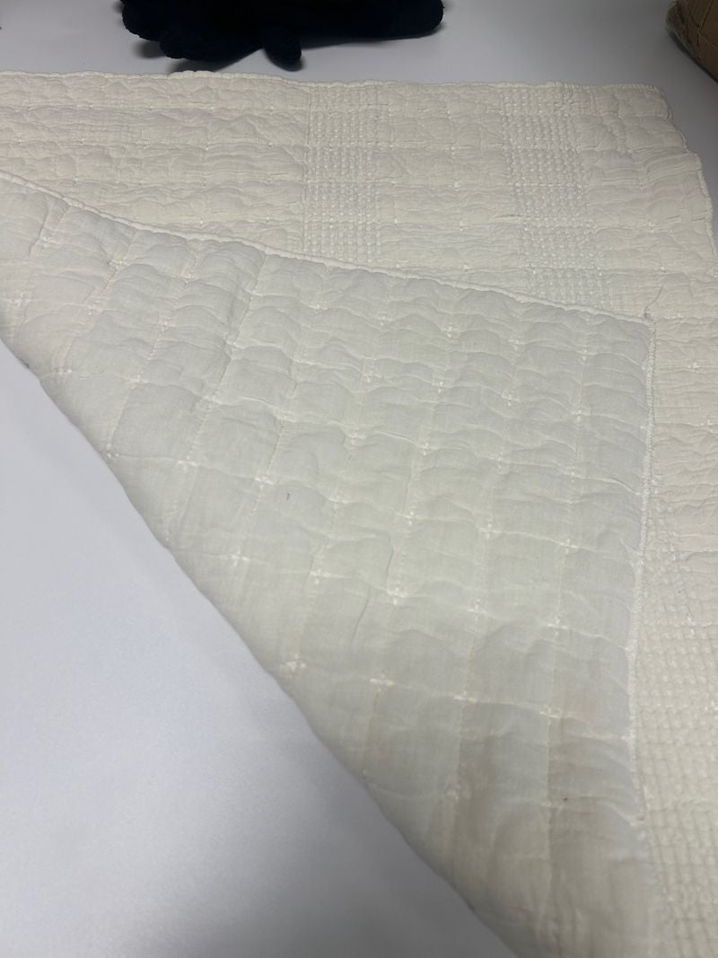  Ensemble courtepointe Hush (Livraison printemps 2026) de Livia – PRODUIT  de qualité chez Literie & Déco et Moi