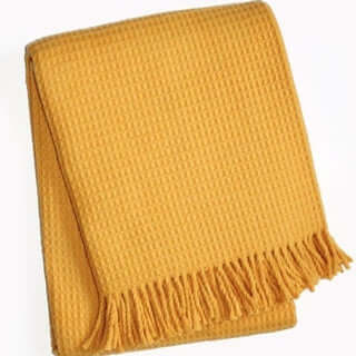 Jeté BASIC GAUFRÉ SAFRAN ( 55'' X 70'') Jeté  ,disponible chez Literie-Déco et moi 