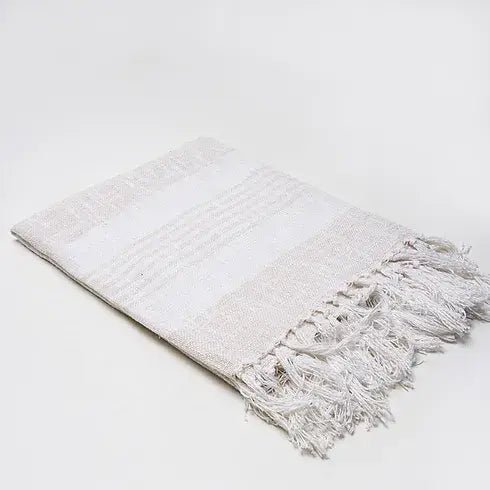 Jeté COZY- ( Beige ) Jeté  ,disponible chez Literie-Déco et moi 
